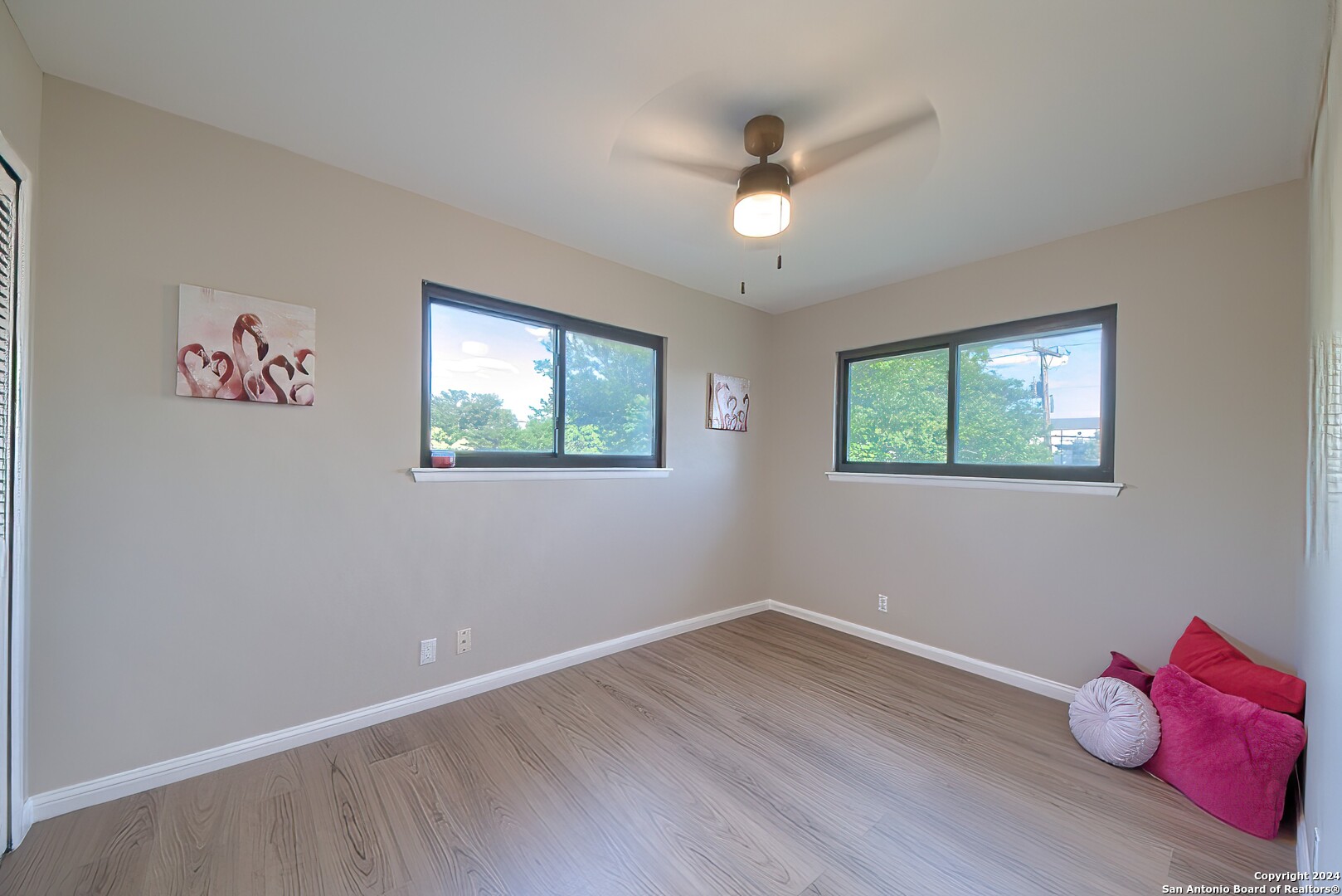 2818 MAYFAIR DR
