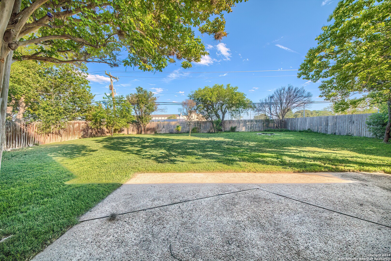 2818 MAYFAIR DR