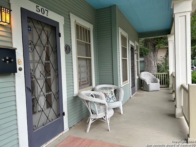 507 E HUISACHE AVE