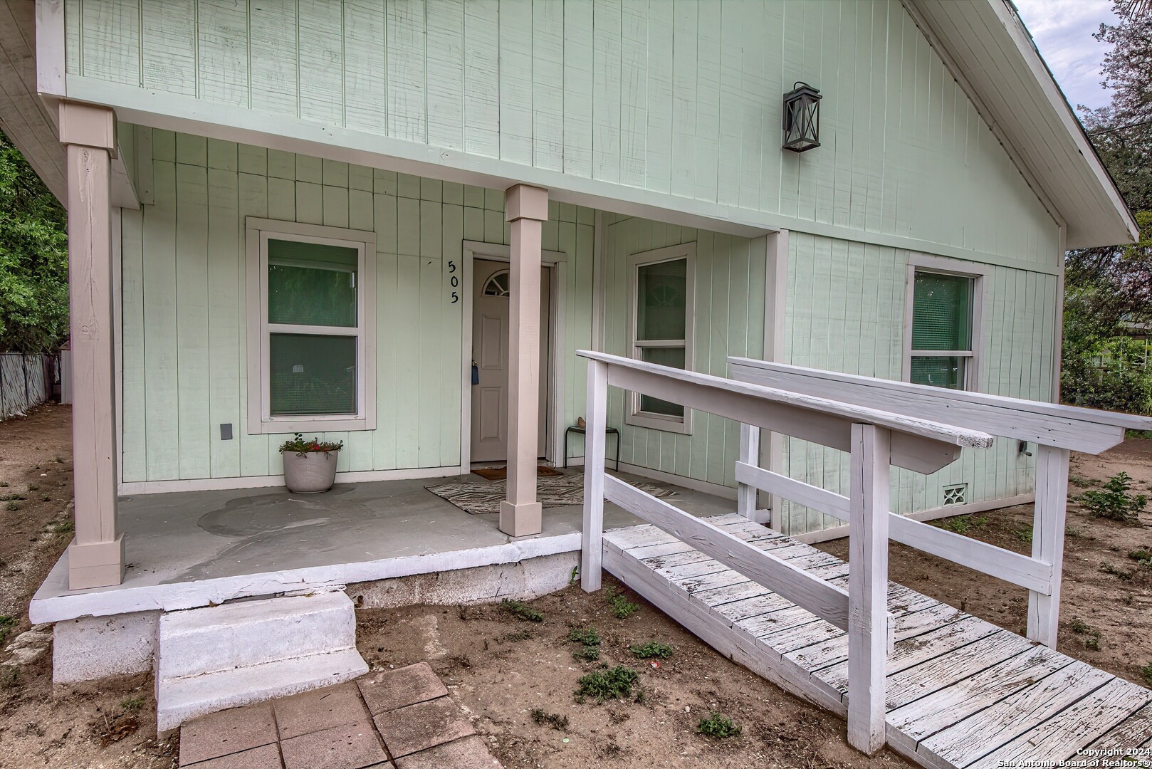 505 BROWN AVE