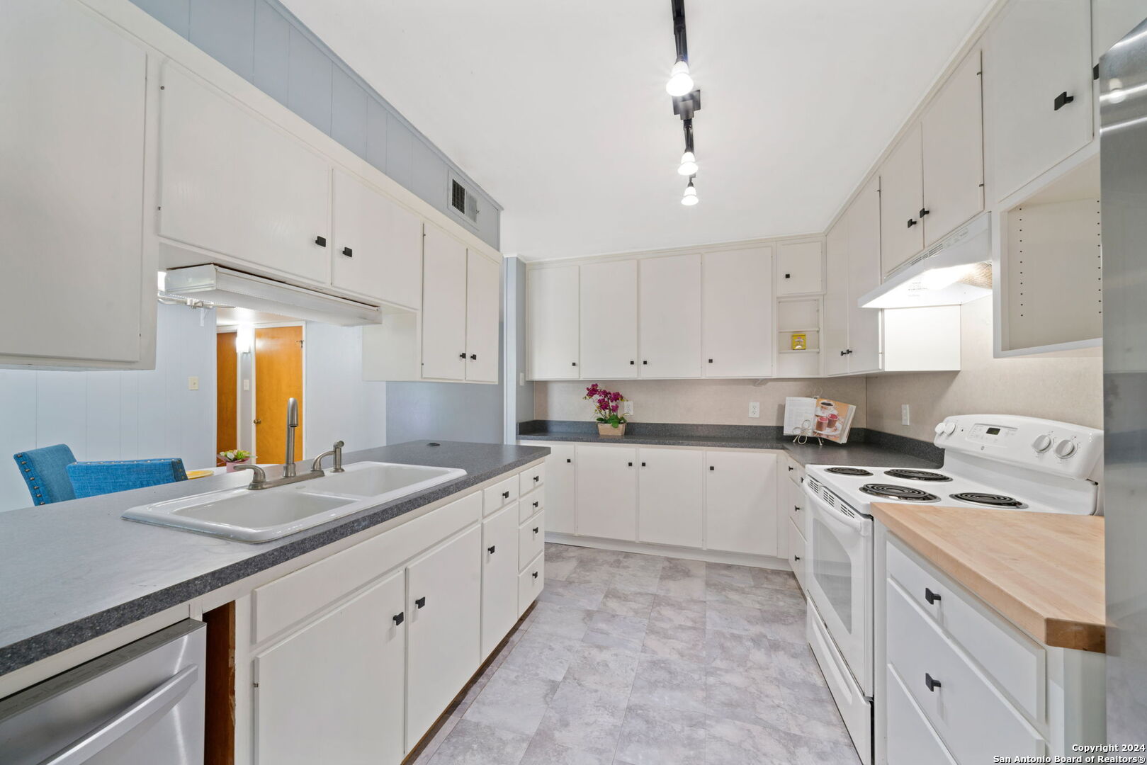 4811 CAMBRAY DR