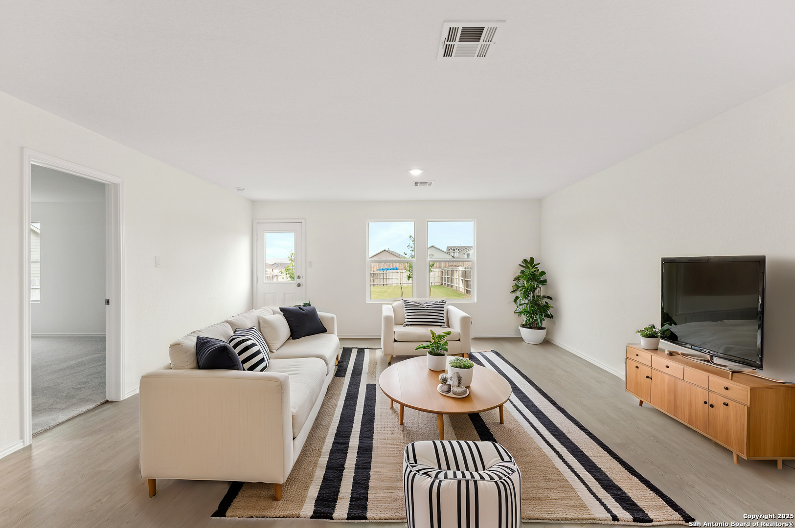 6911 Solar Ridge