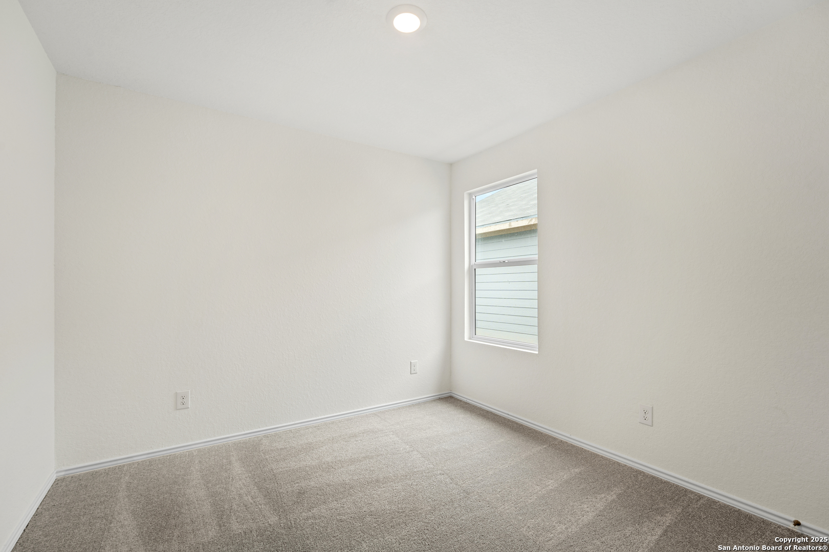 6911 Solar Ridge