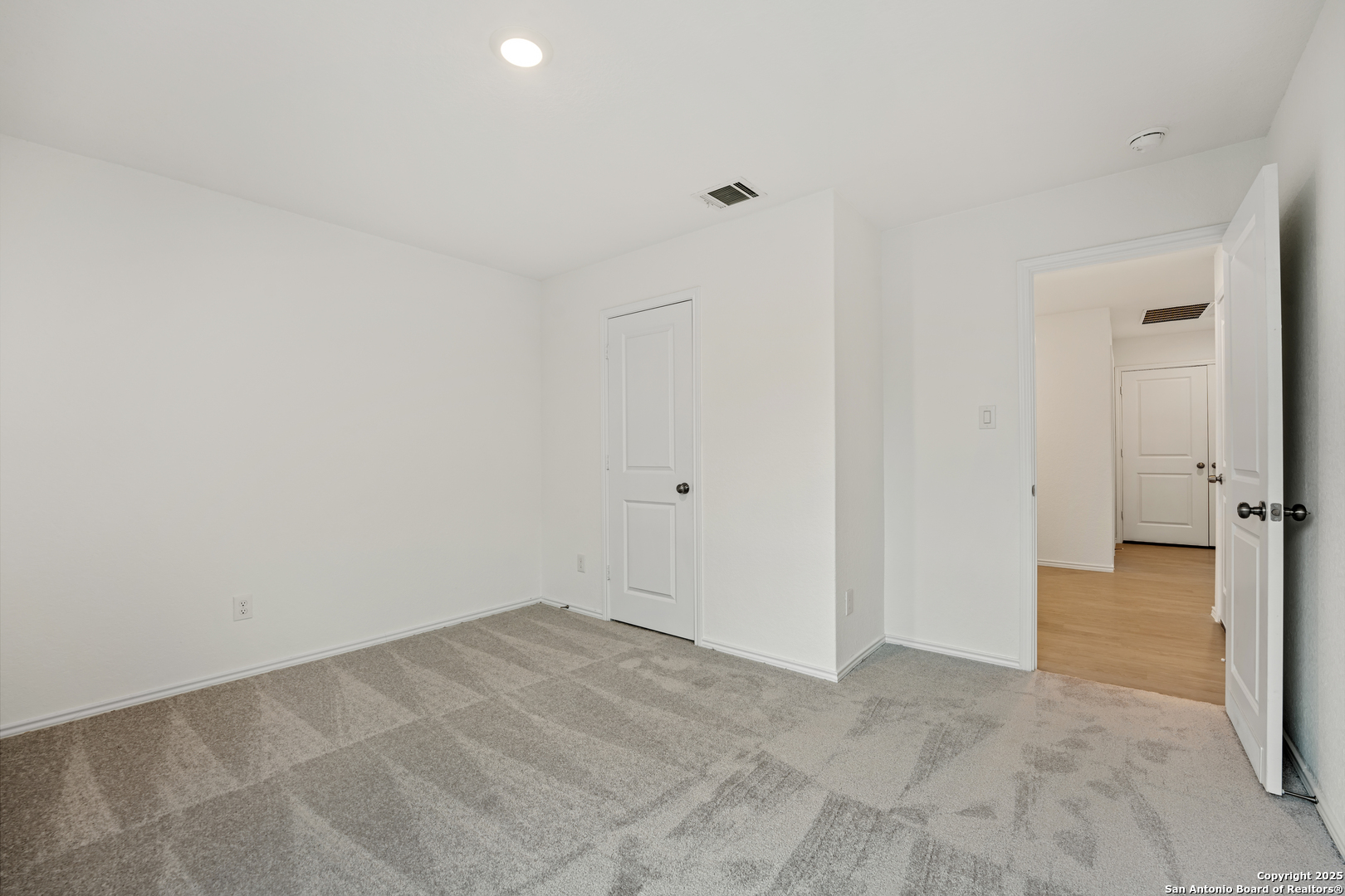 6911 Solar Ridge