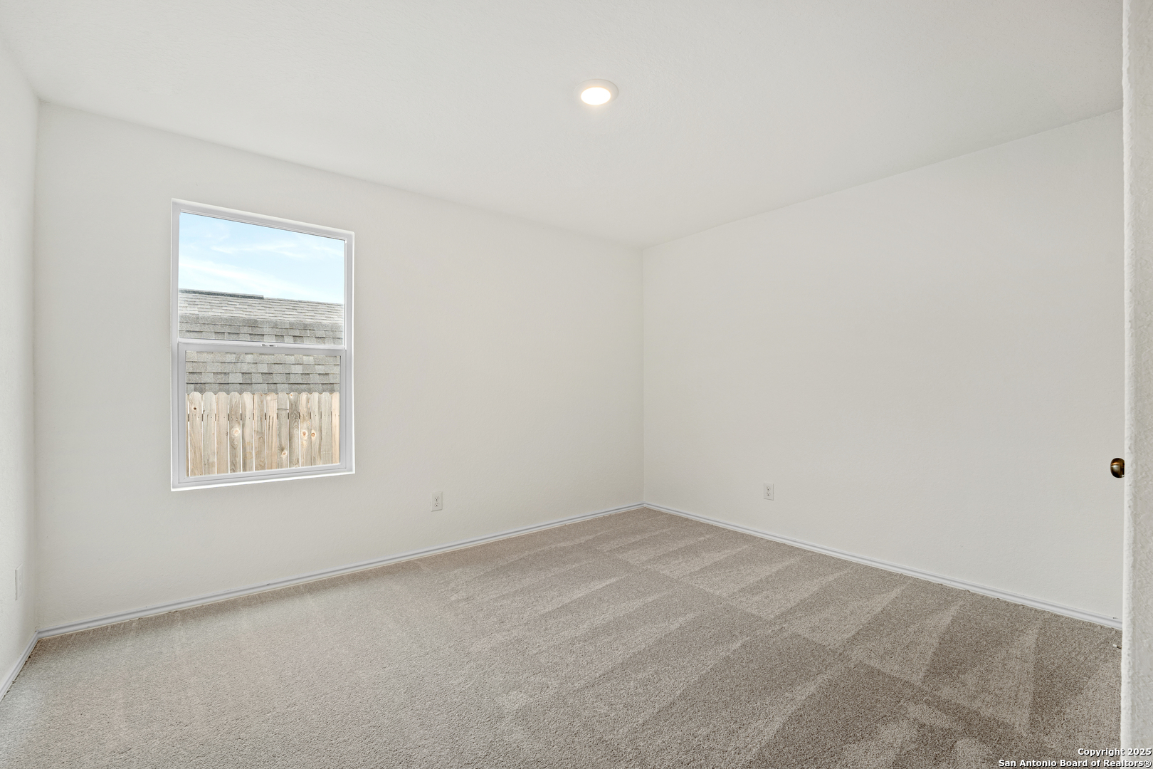 6911 Solar Ridge