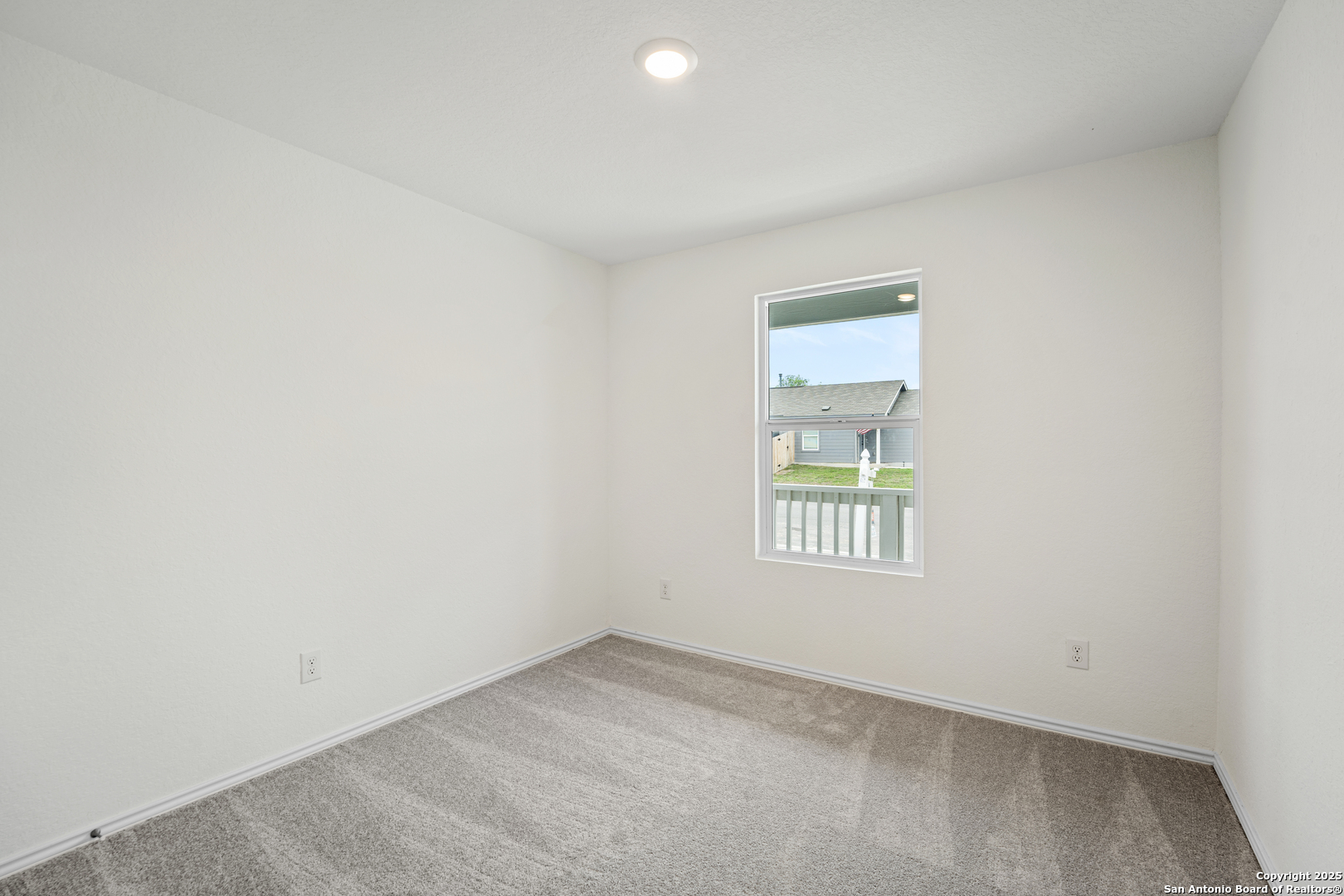 6911 Solar Ridge