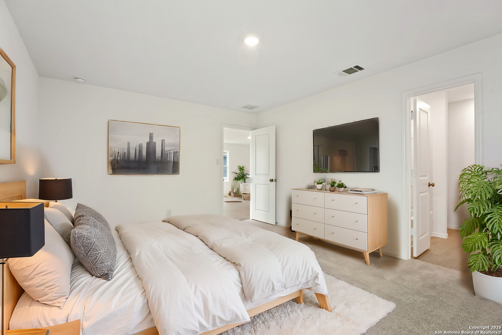 6911 Solar Ridge