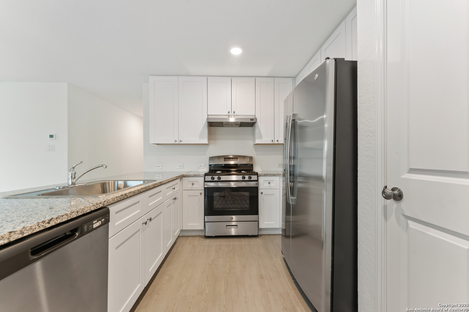 6911 Solar Ridge