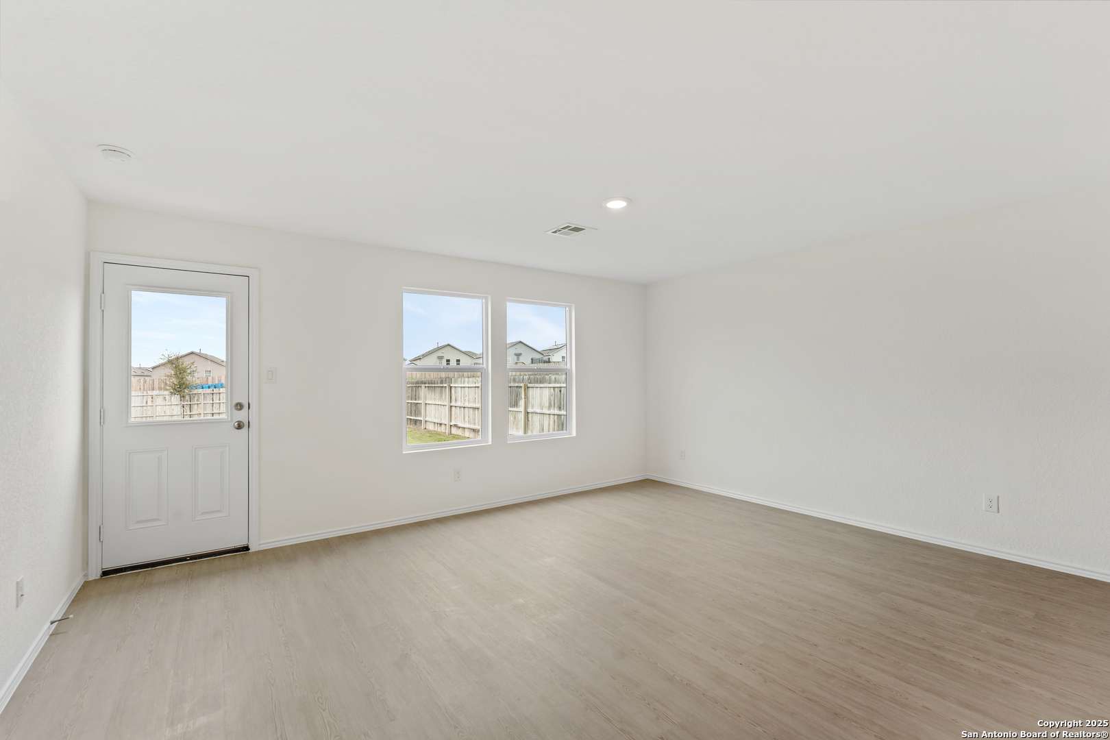 6911 Solar Ridge