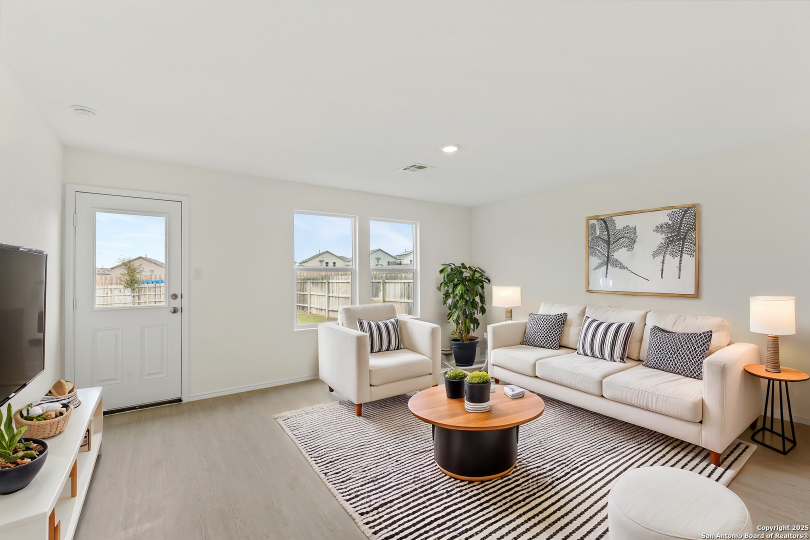 6911 Solar Ridge