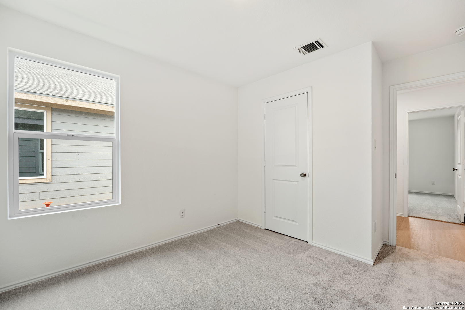 6911 Solar Ridge