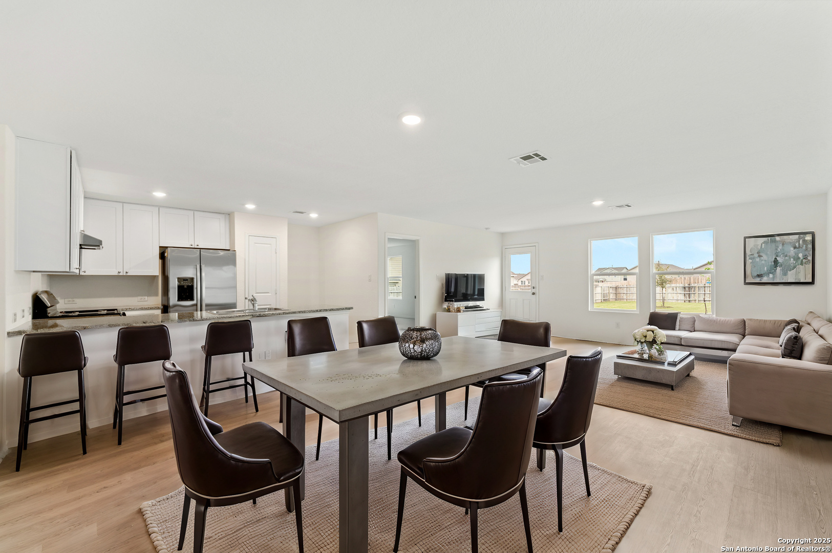 6911 Solar Ridge