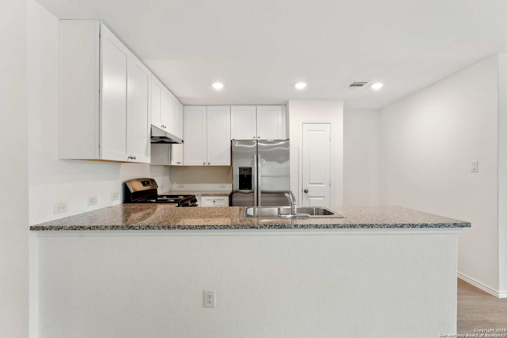 6911 Solar Ridge