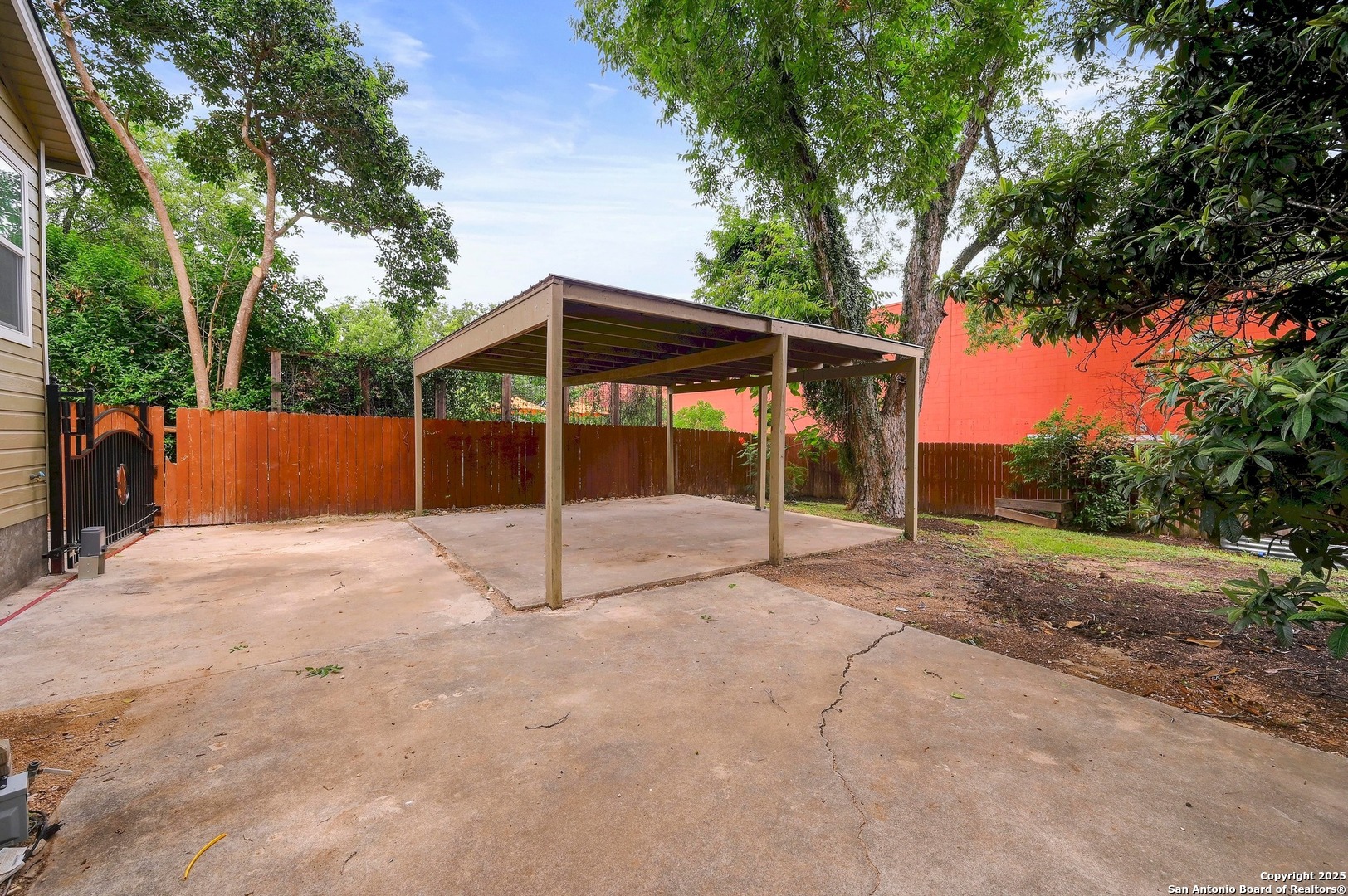 522 E Huisache