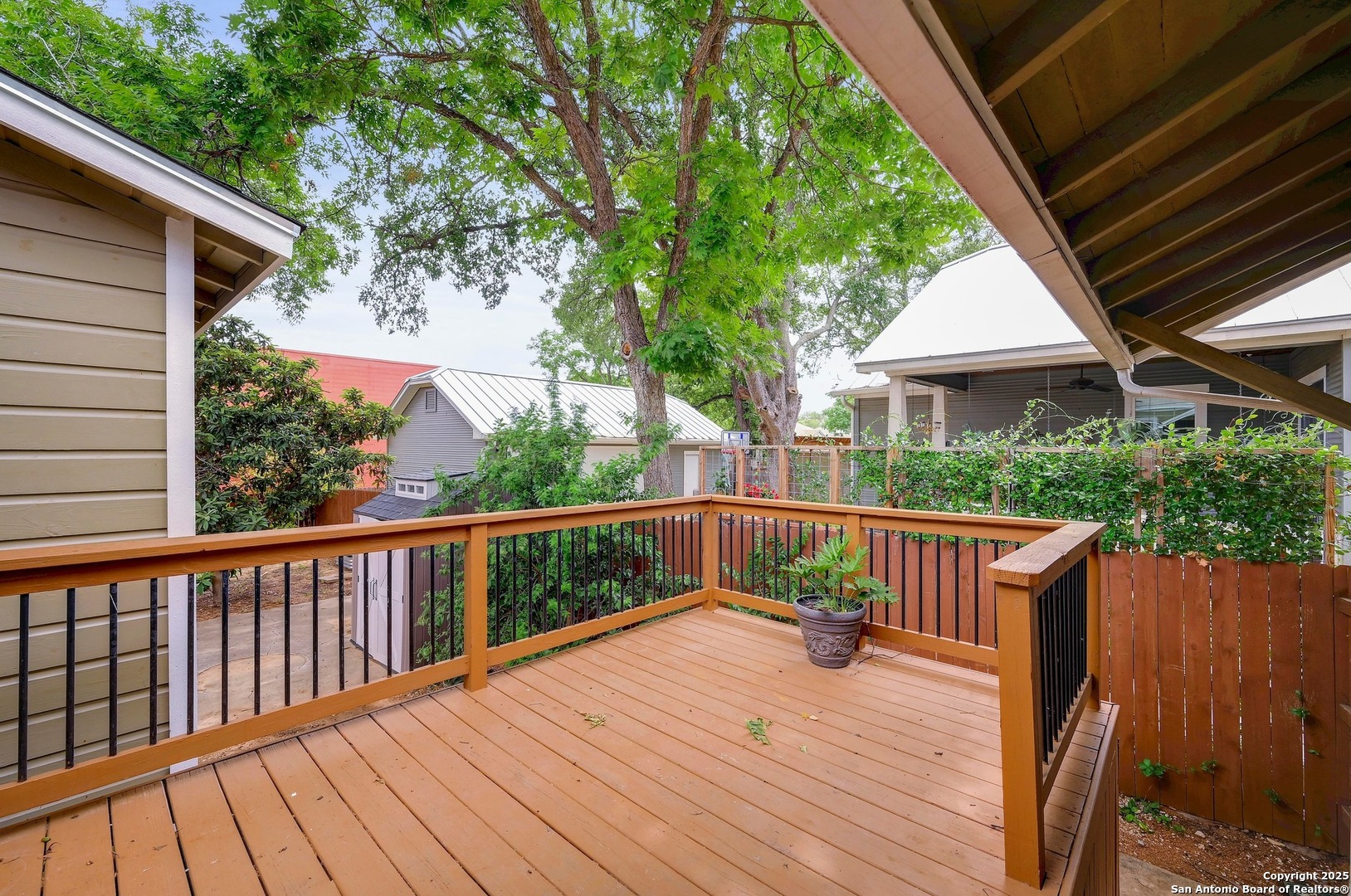 522 E Huisache