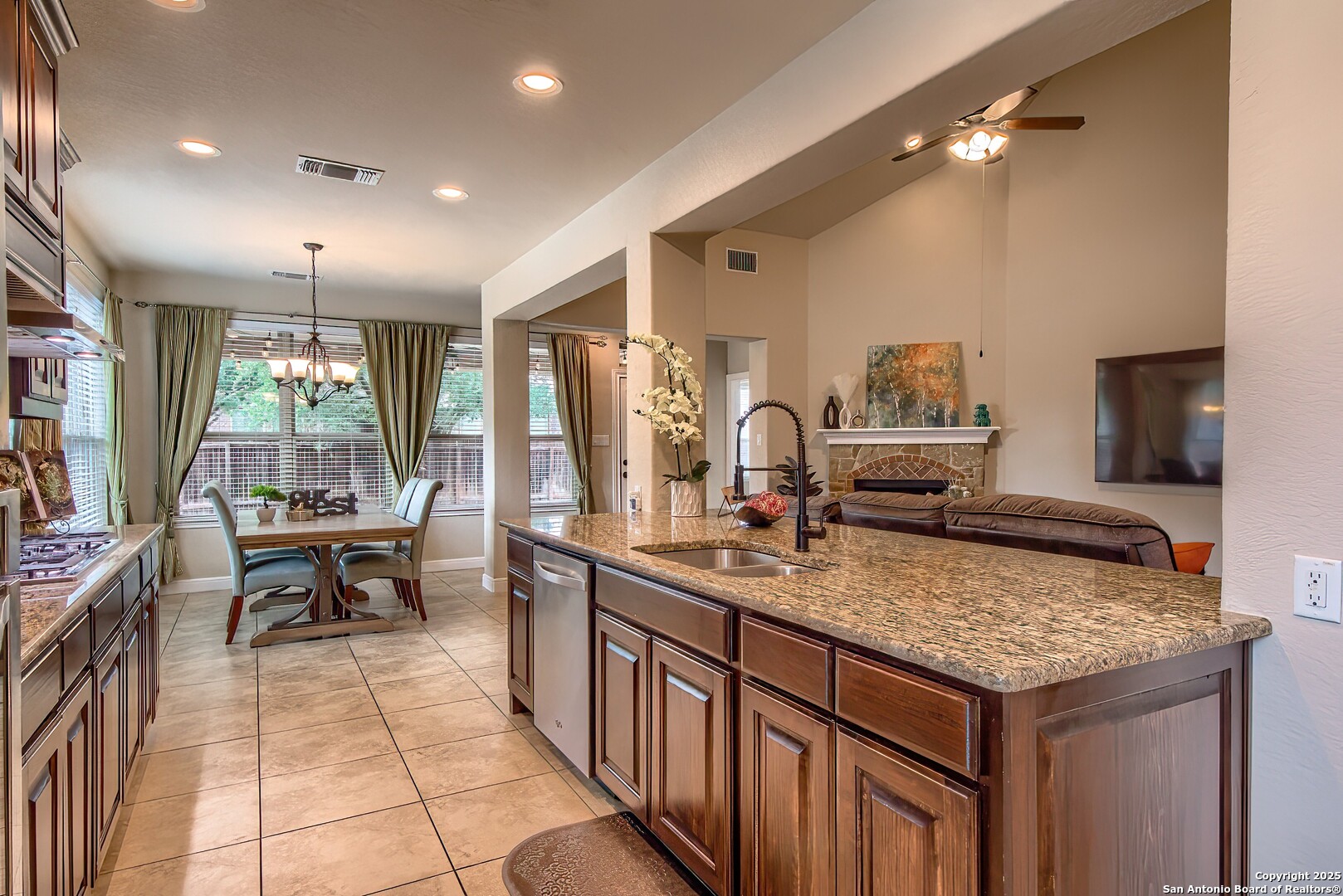 3811 Mira Mesa