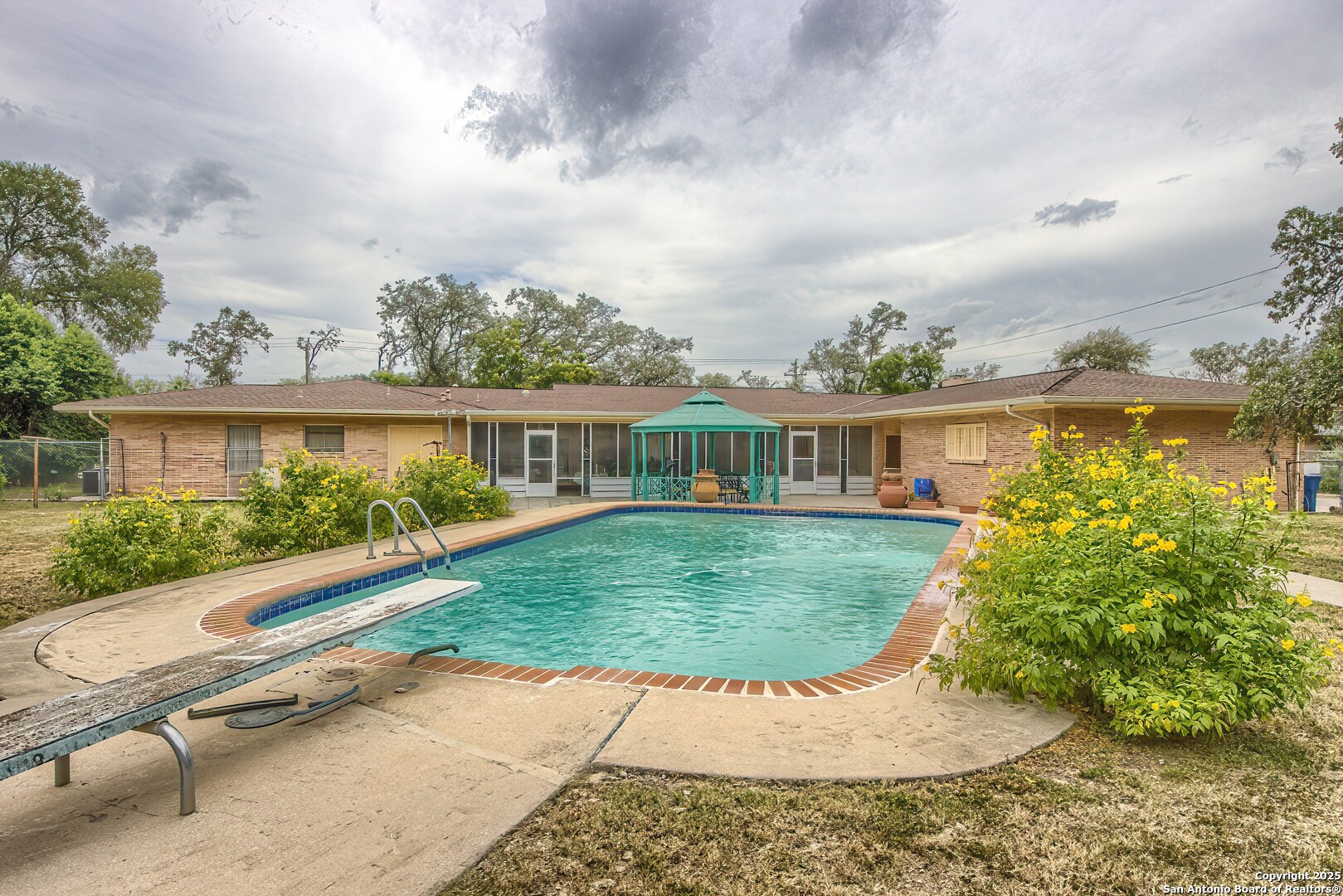 1315 Lockhill Selma