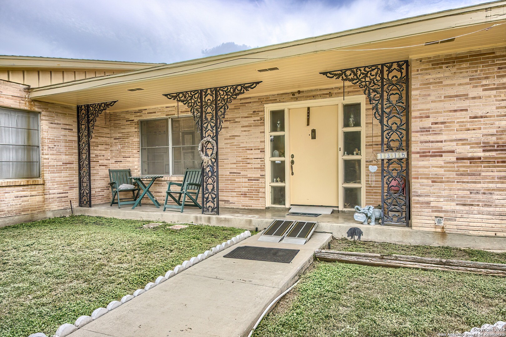 1315 Lockhill Selma