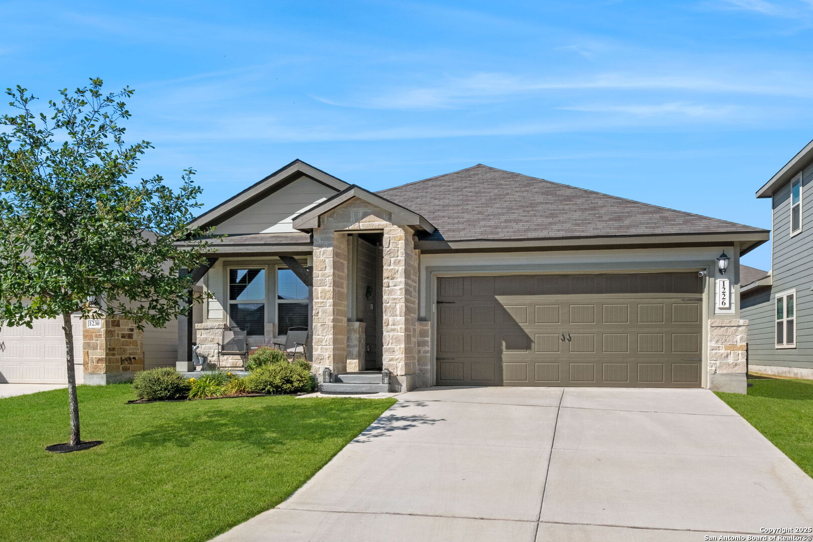 1226 Lennea Garden