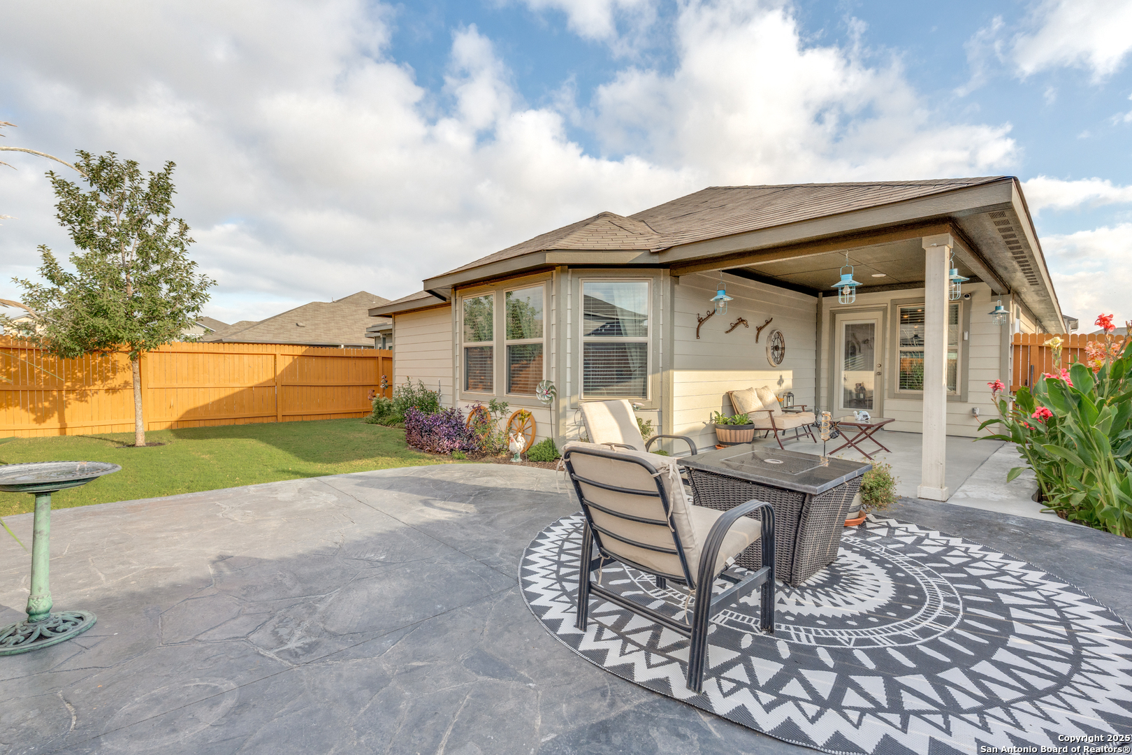 1226 Lennea Garden