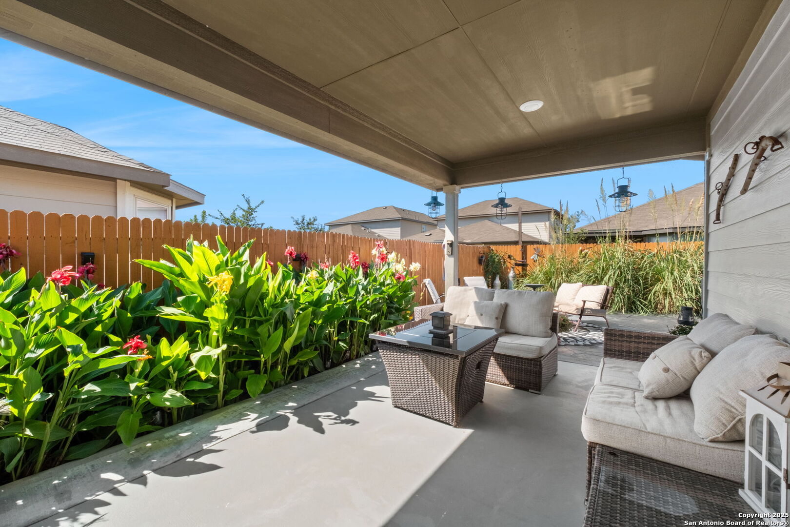 1226 Lennea Garden