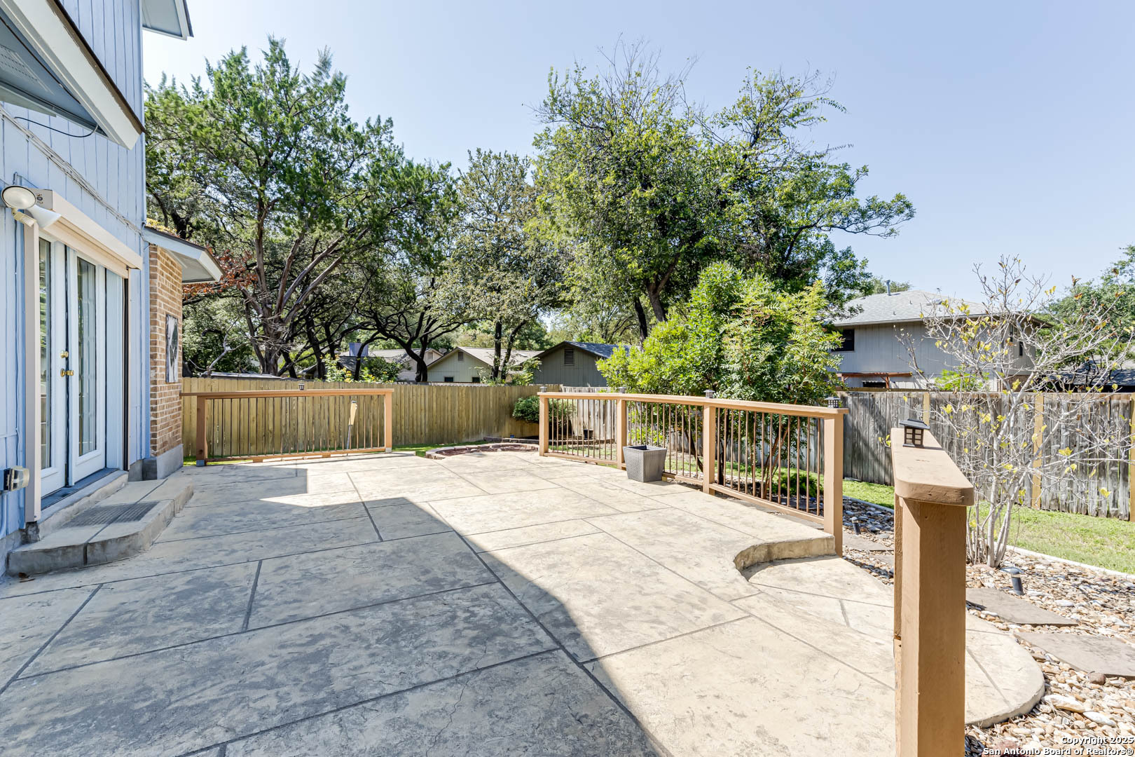 5953 Woodridge Rock