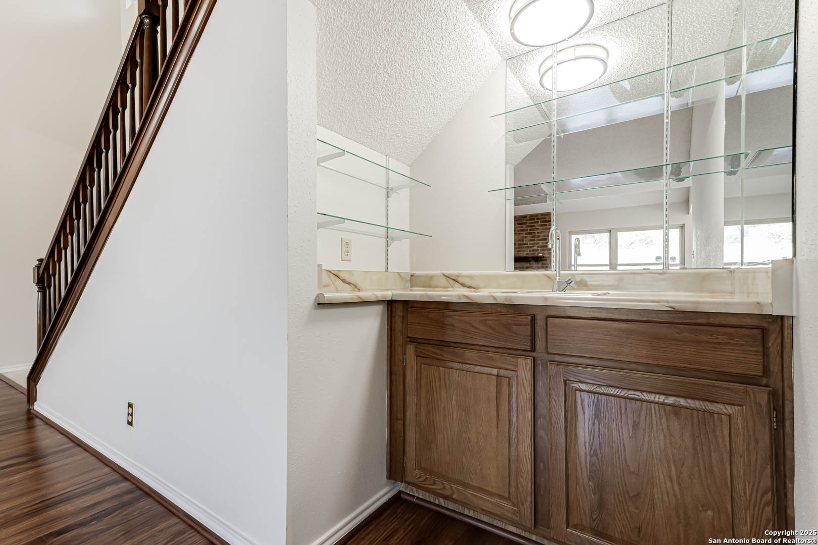 5953 Woodridge Rock