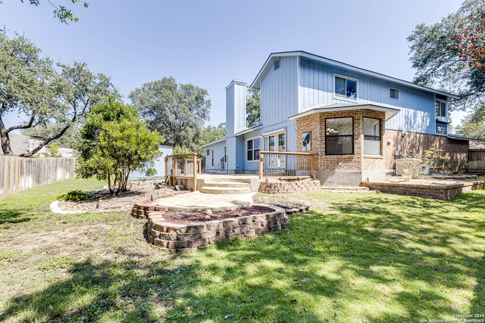 5953 Woodridge Rock
