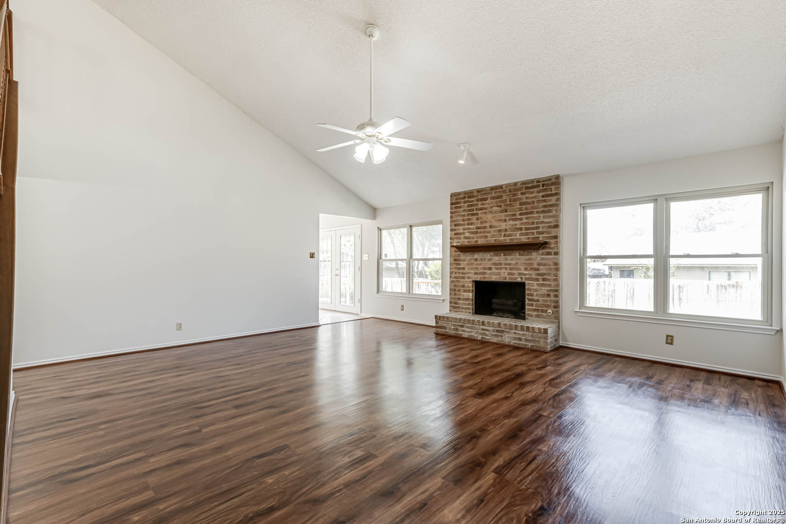 5953 Woodridge Rock