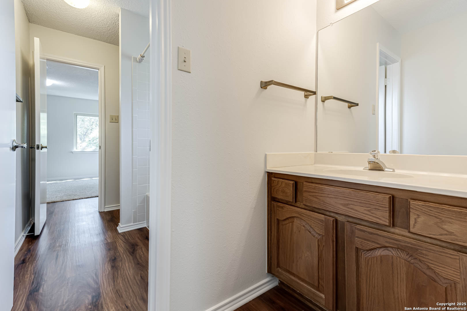 5953 Woodridge Rock
