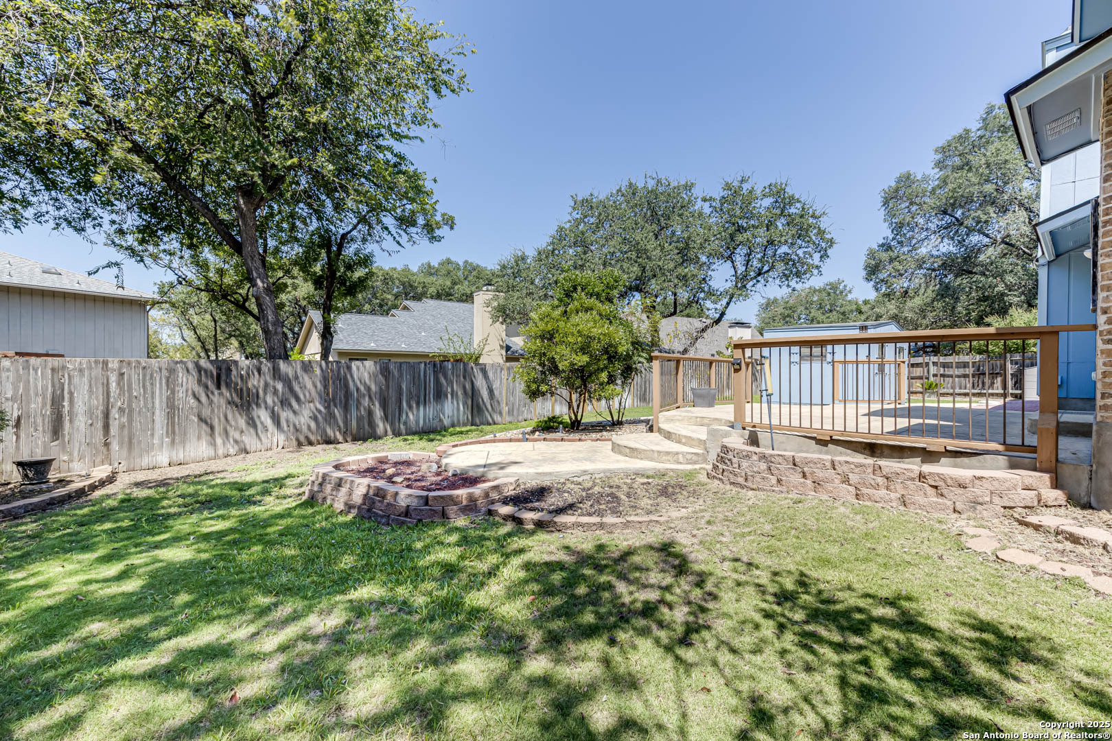 5953 Woodridge Rock