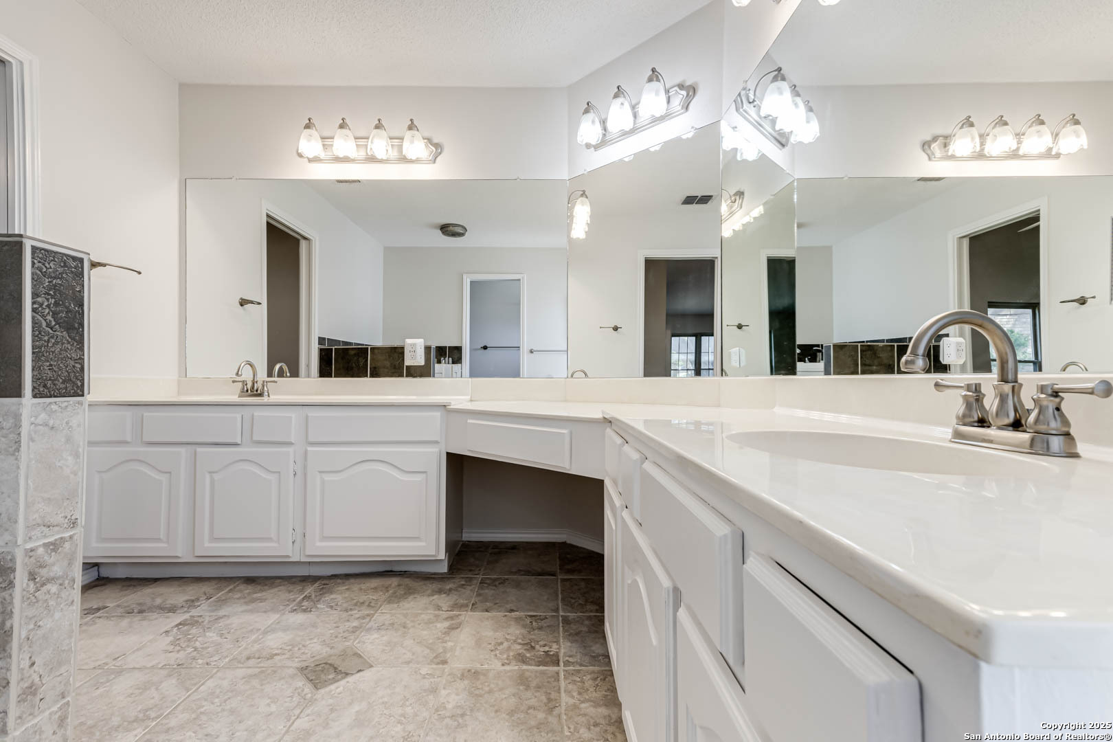 5953 Woodridge Rock