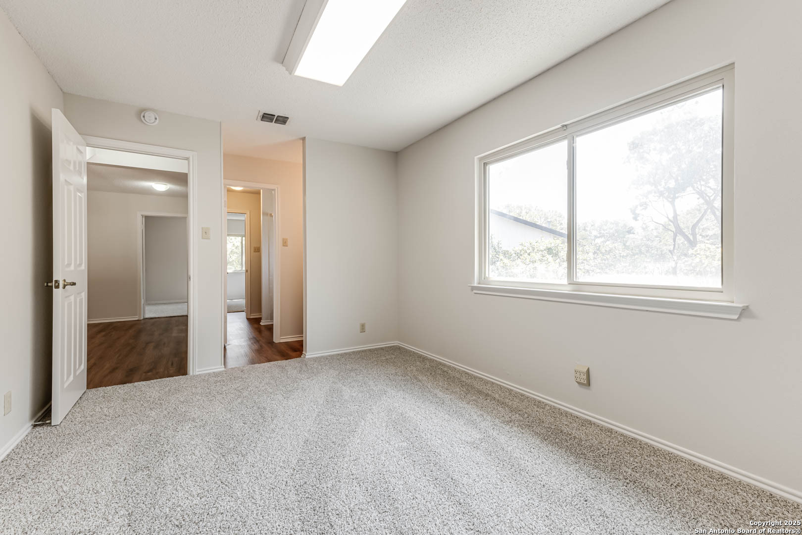 5953 Woodridge Rock