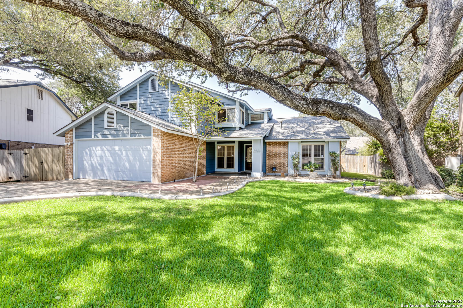 5953 Woodridge Rock