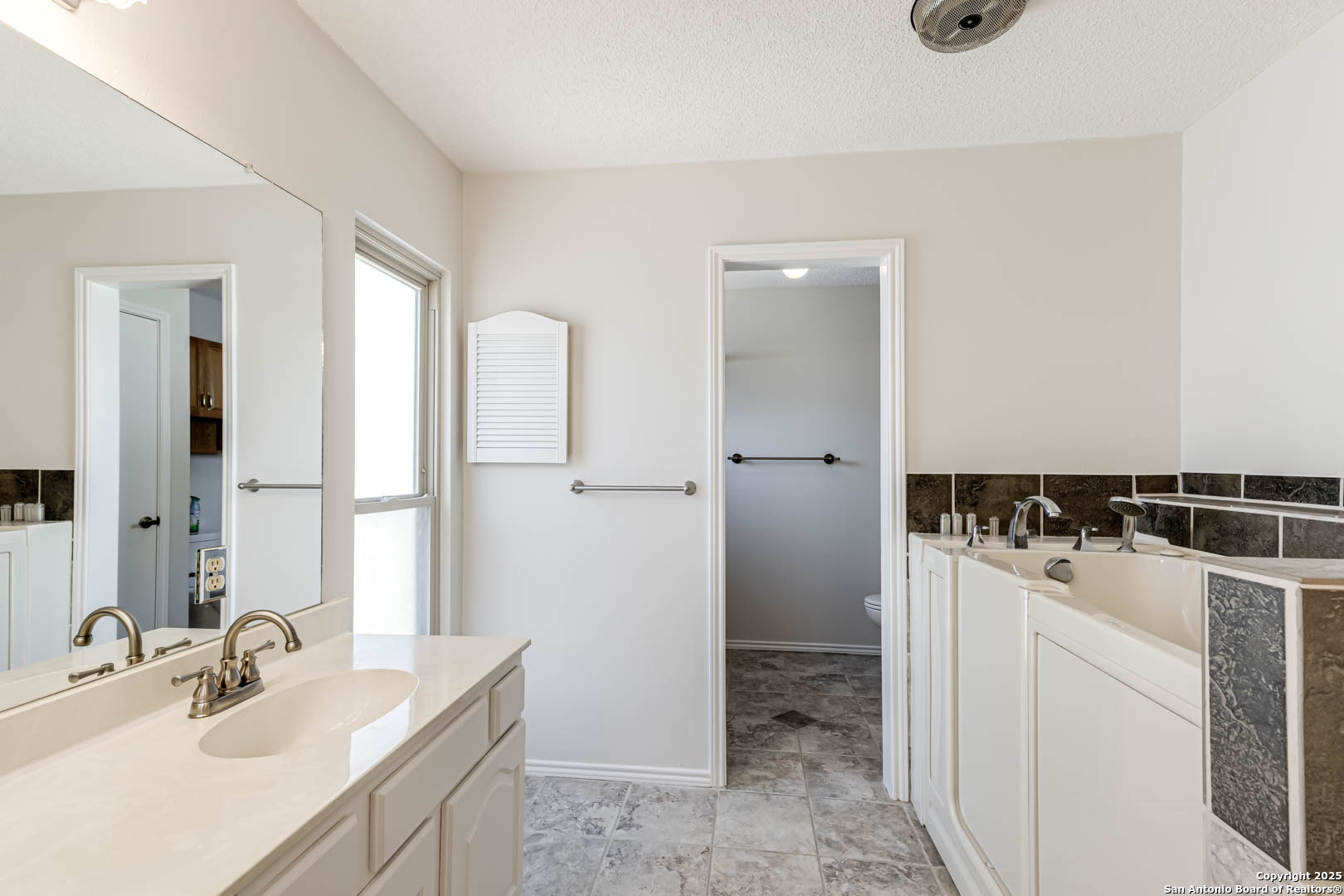 5953 Woodridge Rock