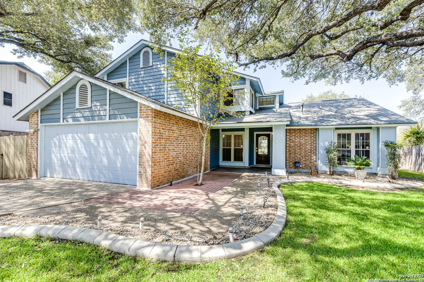 5953 Woodridge Rock