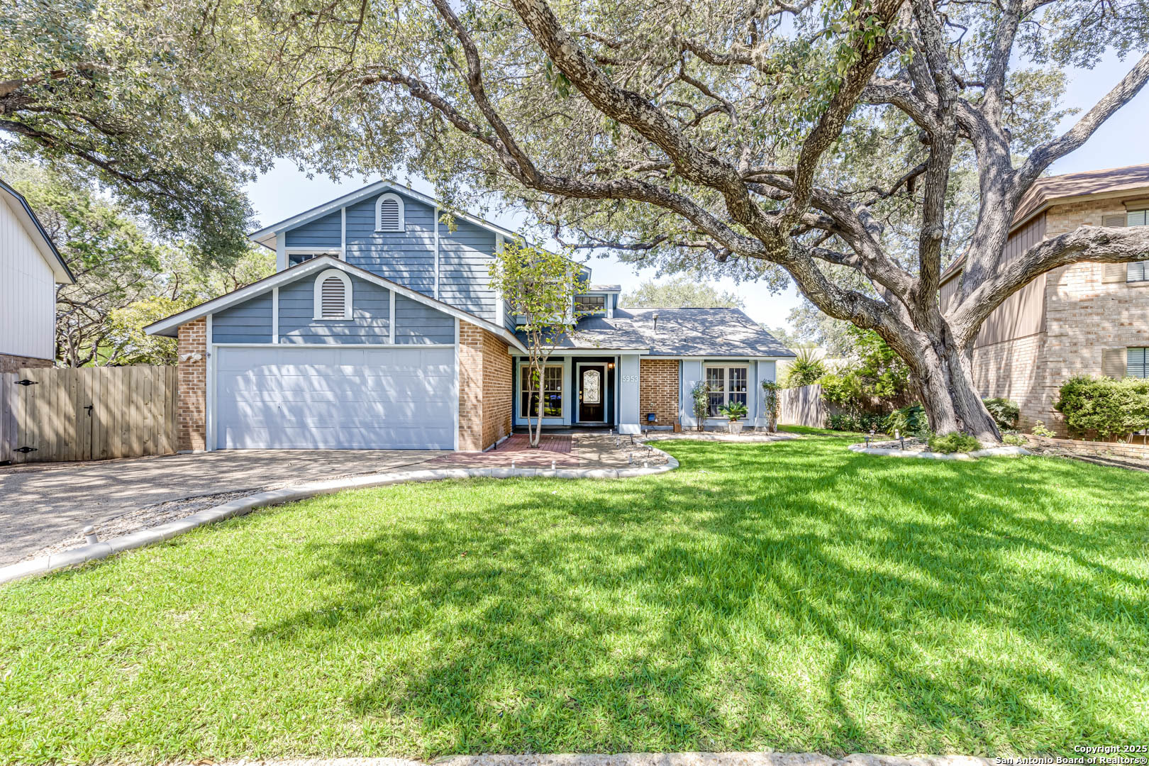 5953 Woodridge Rock