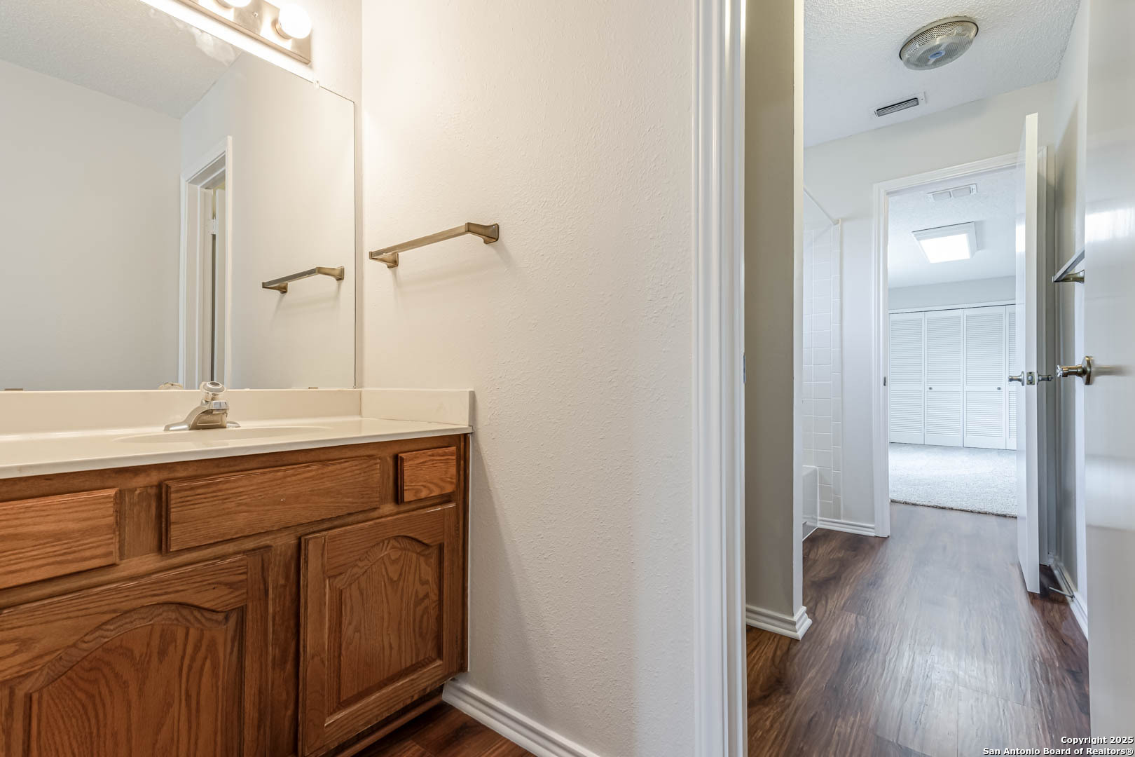 5953 Woodridge Rock