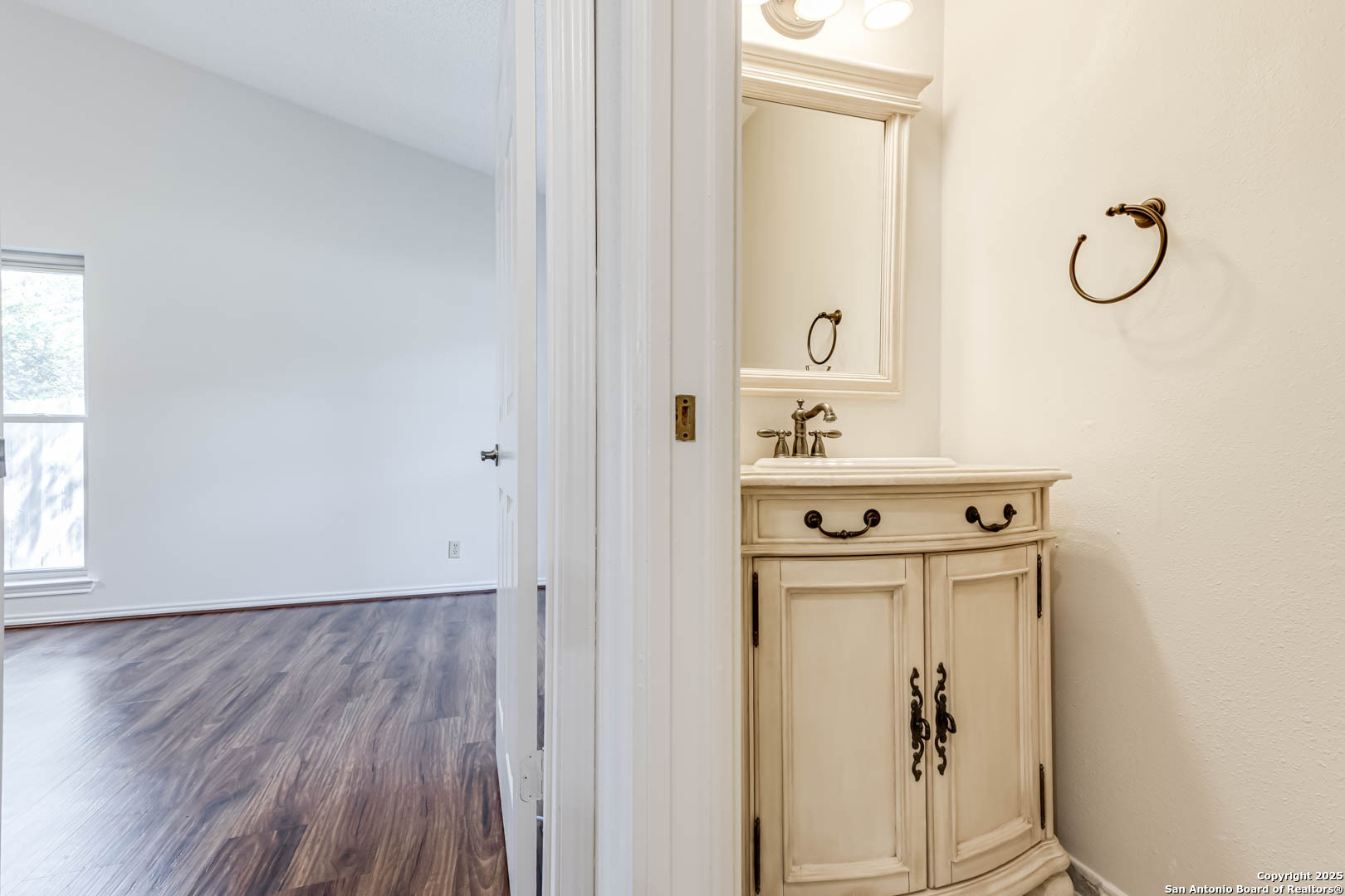 5953 Woodridge Rock