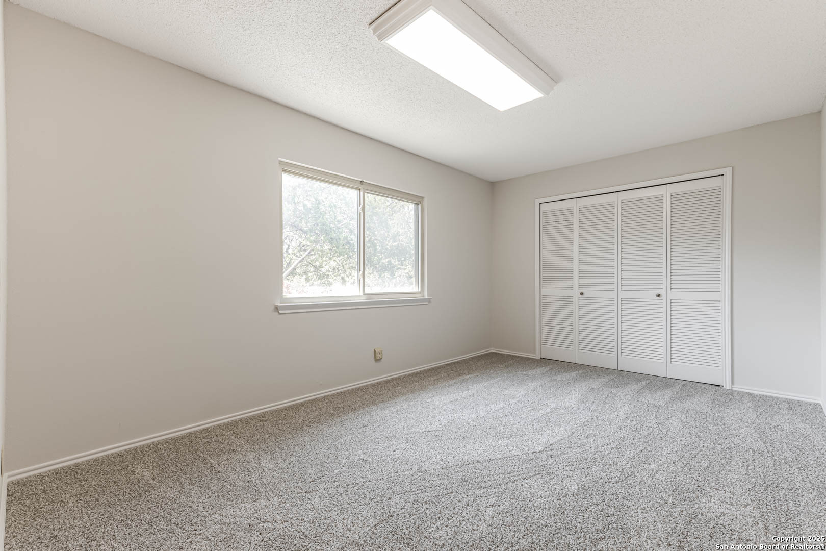 5953 Woodridge Rock