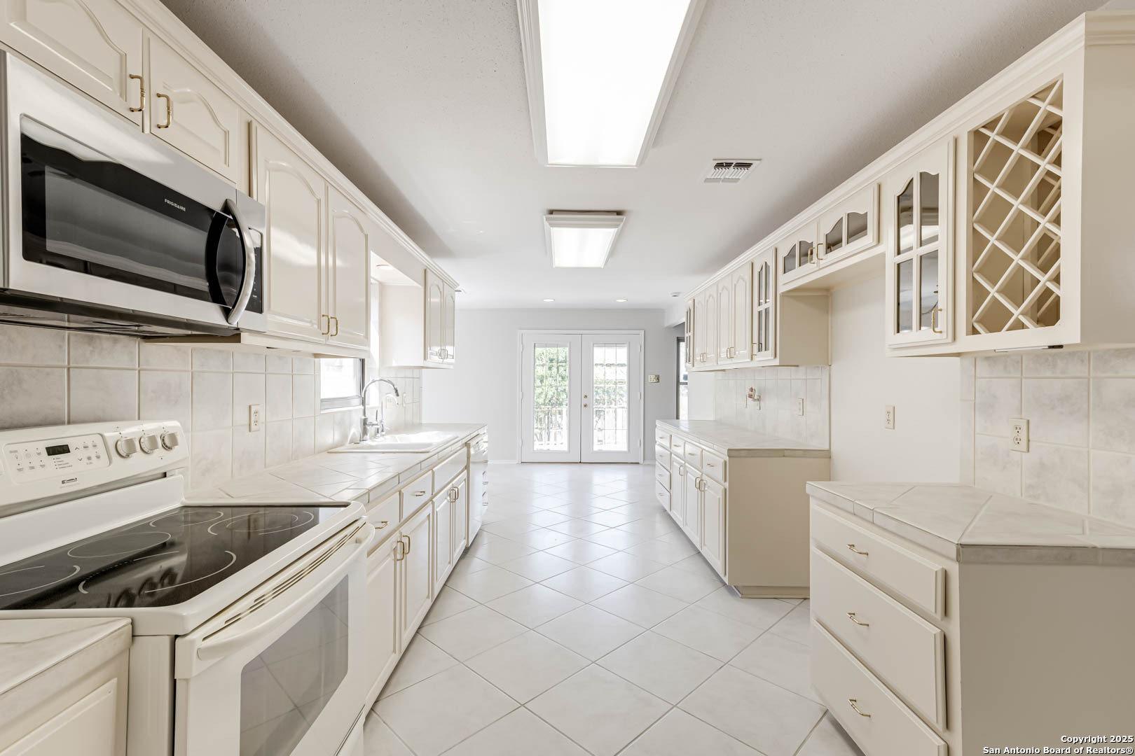 5953 Woodridge Rock