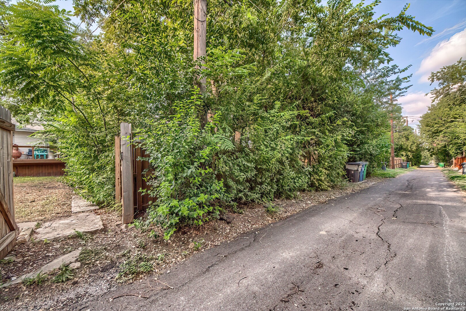 1023 W Gramercy