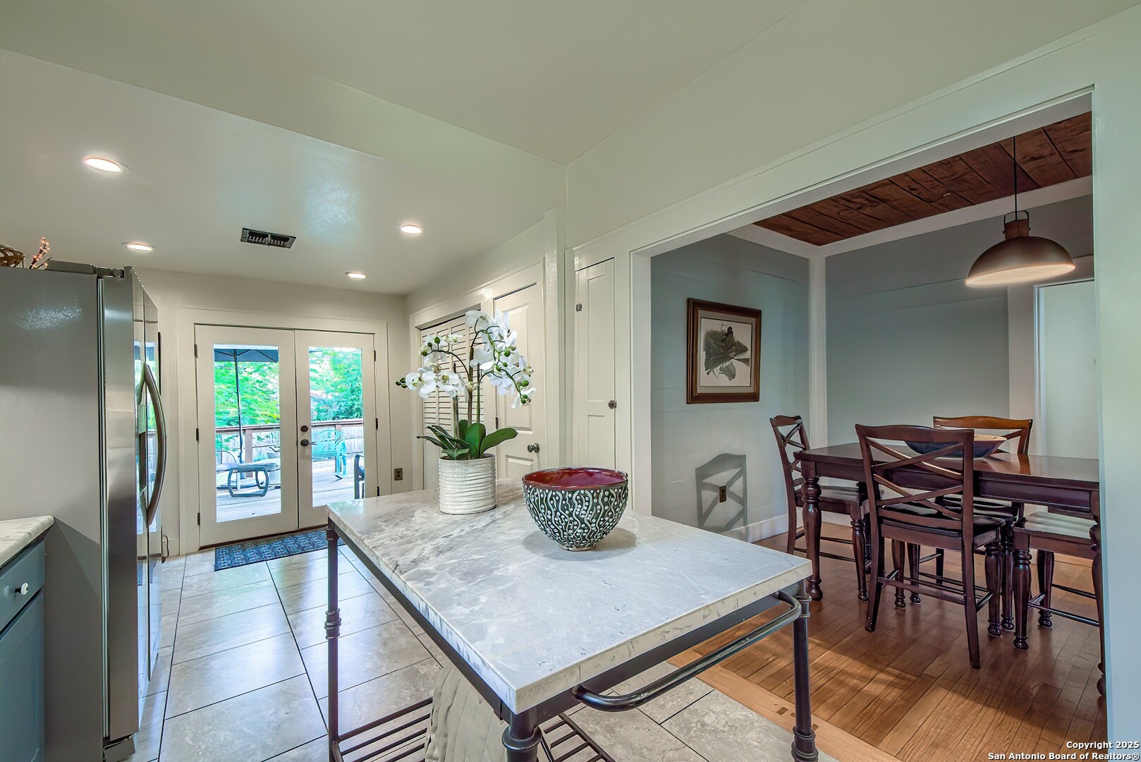1023 W Gramercy
