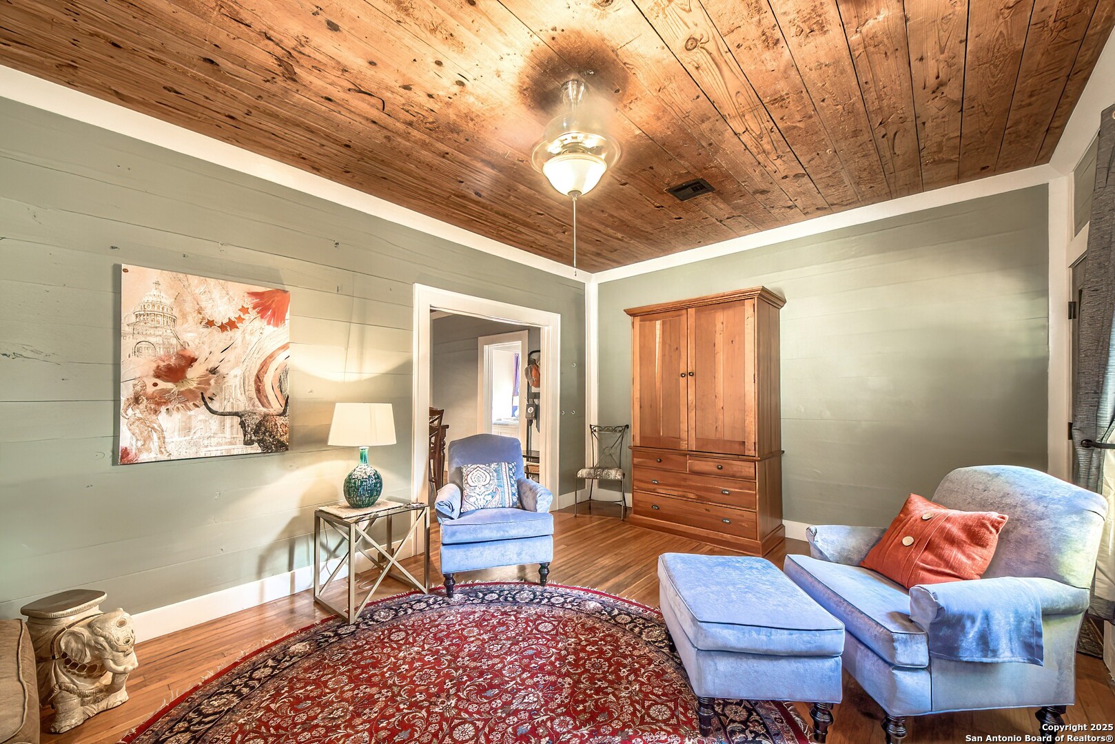 1023 W Gramercy