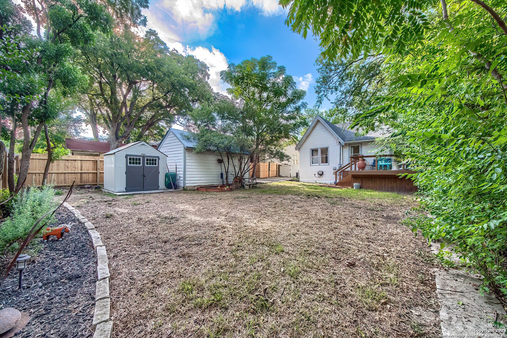 1023 W Gramercy