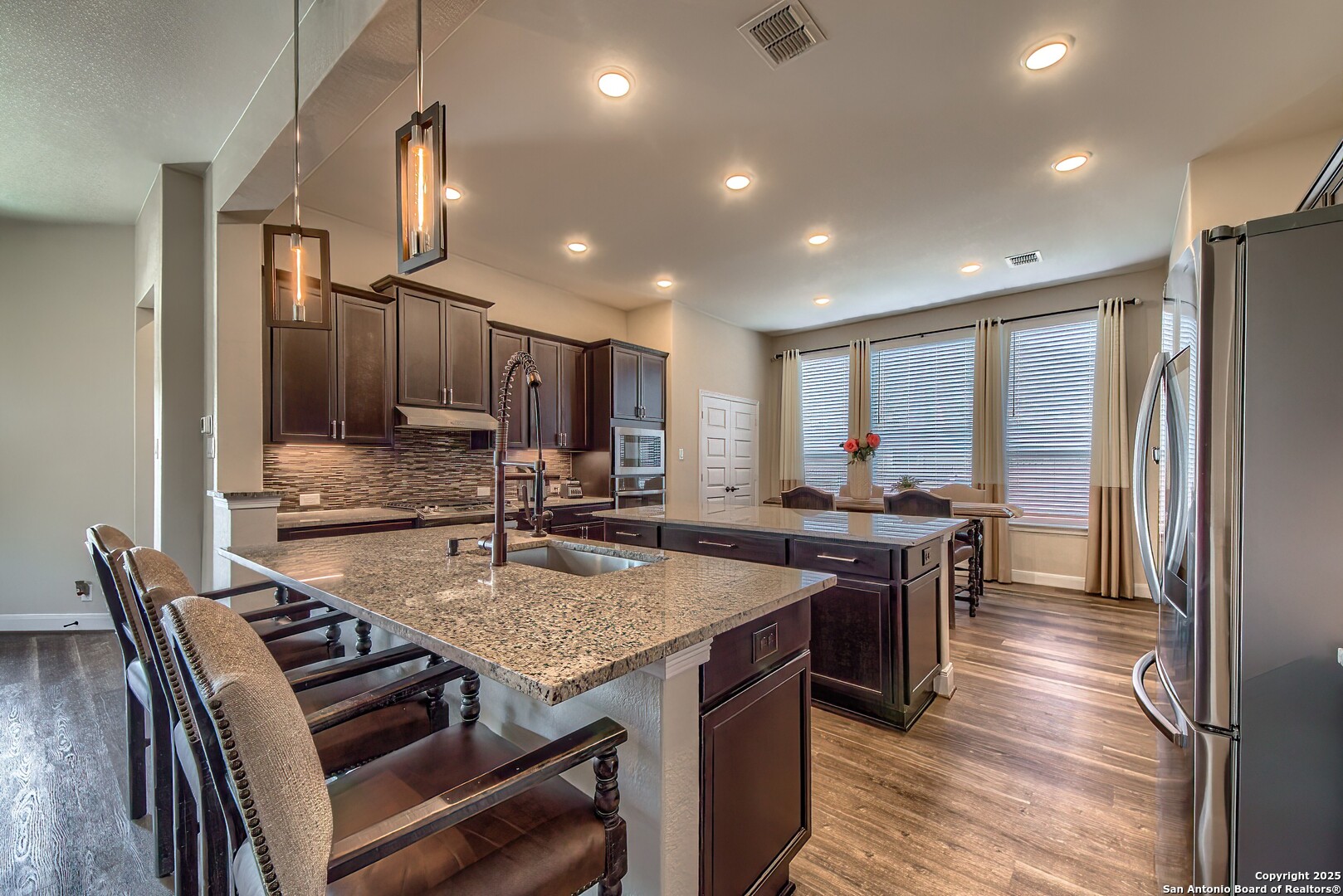 950 Lone Cypress