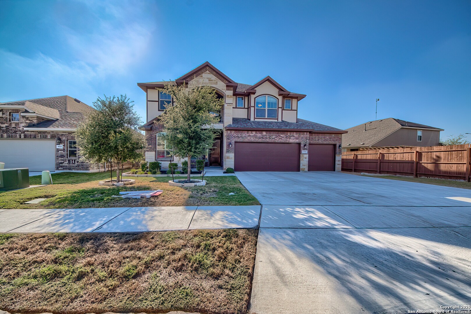 950 Lone Cypress