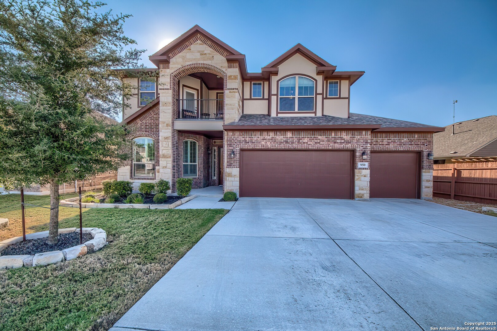 950 Lone Cypress