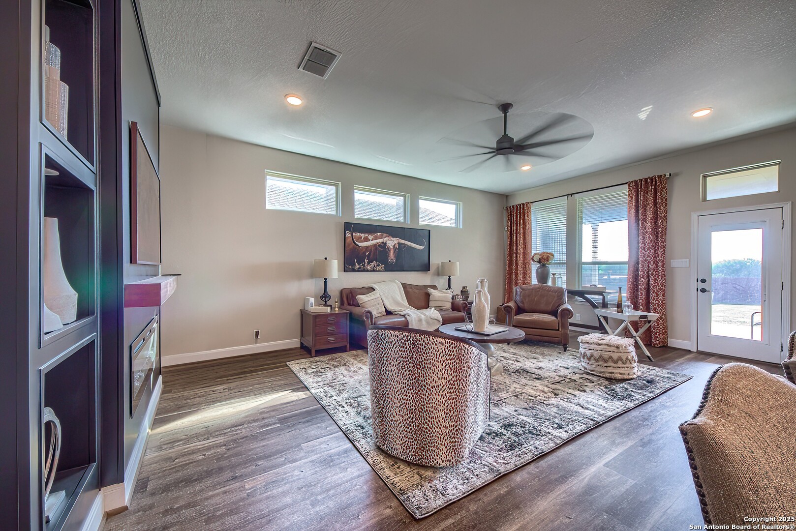 950 Lone Cypress
