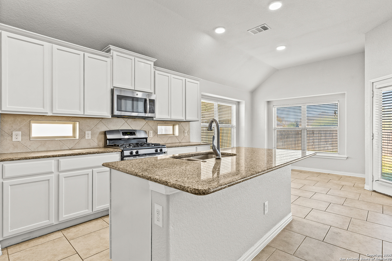 14118 Saratoga Pass